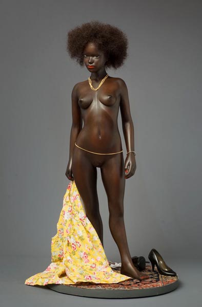 femme dévêtue